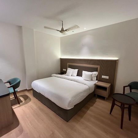 Hotel Celebrations Zirakpur 외부 사진