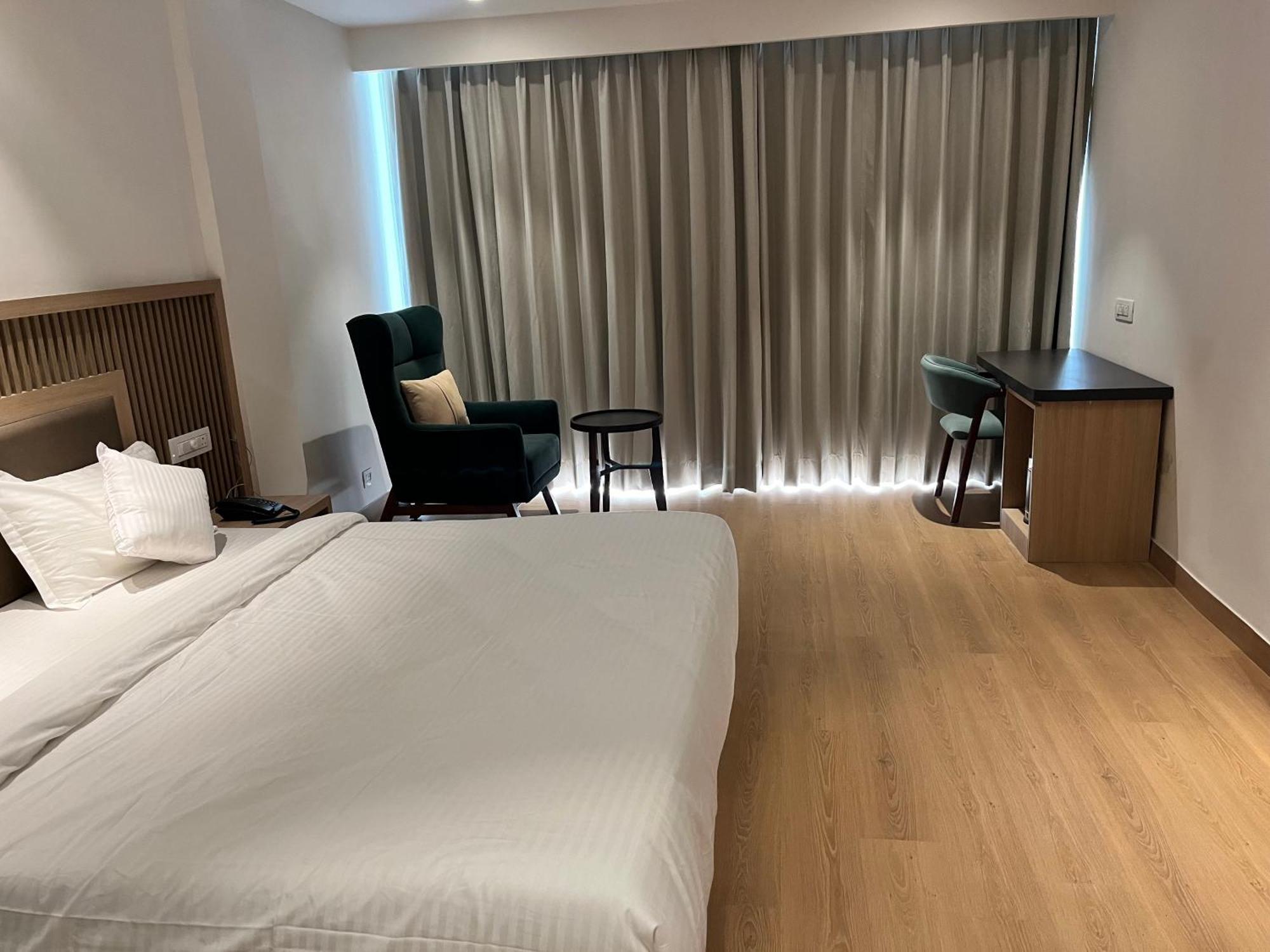 Hotel Celebrations Zirakpur 외부 사진