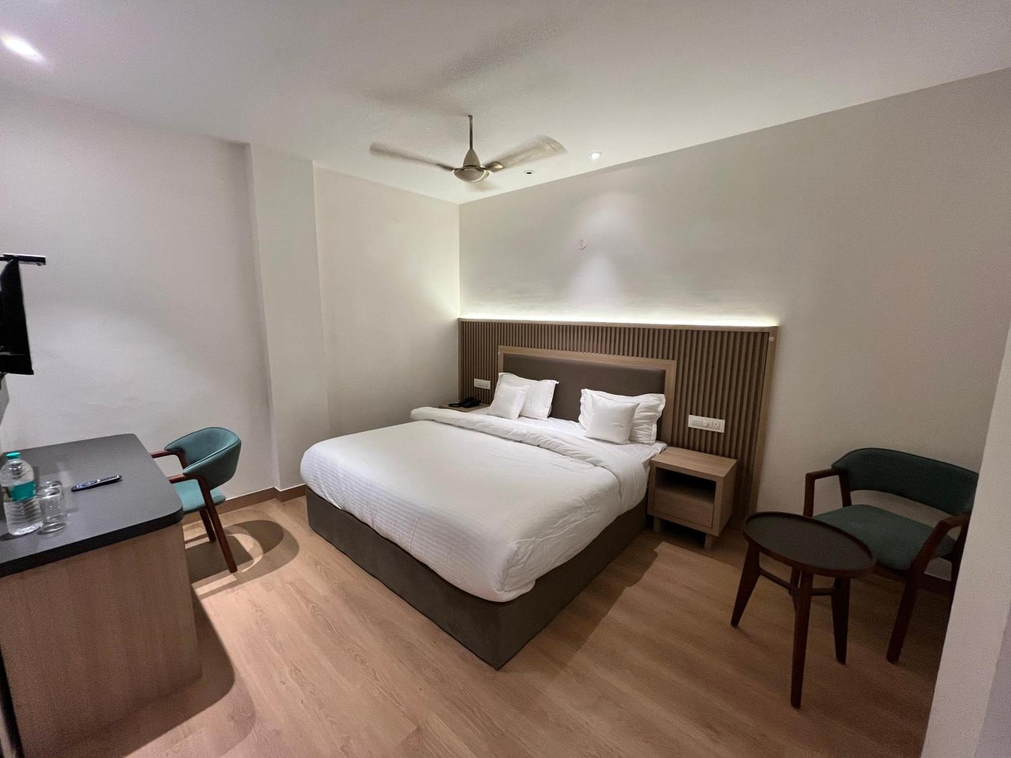 Hotel Celebrations Zirakpur 외부 사진